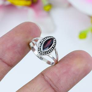 Bague en argent sterling avec grenat marquise, cadre perlé vintage, pierre précieuse rouge naturelle, bijou statement pour femmes - Product Image 1