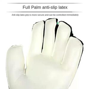 Prix d'usine Gants de gardien de but de football professionnel personnalisés Gants d'entraînement antidérapants en cuir avec protection des doigts - Product Image 3