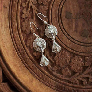 ต่างหูทรงกรวยหรูหราสีเงินสารออกซิไดส์เกรดสูงสไตล์ Jhumka เหมาะสำหรับใส่ไปงานปาร์ตี้และใช้ในชีวิตประจำวัน - Product Image 1