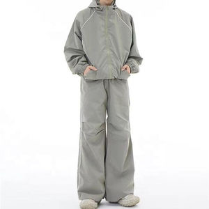 Conjunto Deportivo de Nylon Extra Grande Estilo Vintage Personalizado al por Mayor, Ropa Deportiva Impermeable Unisex, Cortavientos, Ropa Deportiva Activa - Product Image 1