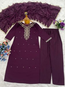 LANZAMIENTO NUEVO DISEÑADOR FESTIVE WEAR KURTA PENT CON DUPATTA TELA ROMANA SEDA CON BORDADO TRABAJO - Product Image 5