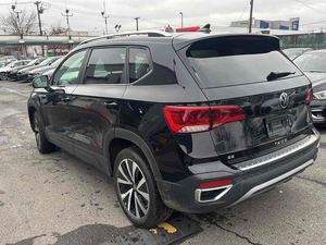 VOLKSWAGEN TAOS SE FWD 2023 USADO, Volante a la Izquierda/Derecha - Product Image 3