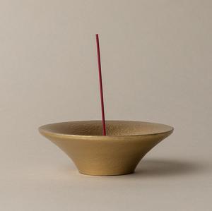 Compact shell inspired <b>incense</b> <b>holder</b> with textured surface designed to hold <b>incense</b> <b>stick</b> securely while collecting ash suits - Product Image 3