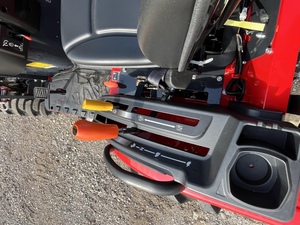 Tractor de Ruedas 4x4 de 75HP con Caja de Cambios, Bomba y Motor, Modelo 2025 para 1M.25 - Product Image 5