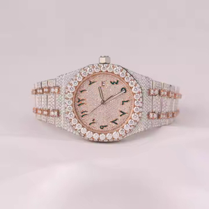 Montre pour hommes personnalisée à mouvement à quartz bicolore rose et blanc entièrement glacé rond diamant de laboratoire arabe cadran - Product Image 1