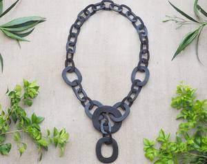 Collier en corne naturelle polie, écologique, prix de gros, pour un style rustique et authentique, idéal pour les mariages et les fêtes, par HF CRAFTS - Product Image 1