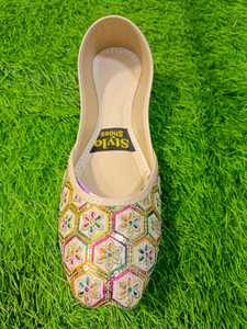 Khussa คุณภาพระดับพรีเมี่ยมสำหรับผู้หญิงพื้นเมือง khussa ผู้หญิง khussa อินเดีย khussa อินเดียอินเดีย Jabi Jutti ออกแบบได้สีกากีตามต้องการ - Product Image 3