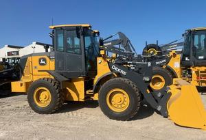 Cargador Frontal y Minicargador con Dirección Deslizante para Tractor de Orugas John Deere 444 G 2024 con Componente Central del Motor - Product Image 3