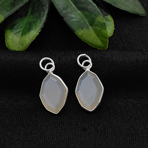 จี้พลอยคาลซิโดนีสีขาวเงิน925รูปทรงมาร์เกชแบบไม่สม่ำเสมอ - Product Image 1