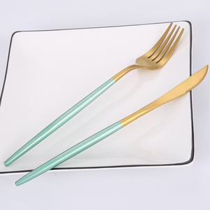 Último Stock llegada de alta demanda de alimentos seguros de acero inoxidable mango de color 3 cucharas 2 tenedores y 1 Cuchillo juego de cubiertos Nice Deco - Product Image 4