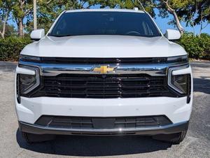 New /USED WHITE 2026 CHE VROLET SUBURAN LS 5.3L V8 360 Rear Camera 31-40T Load Capacity Emission Diesel /GAS Automatic FOR SALE - Product Image 2