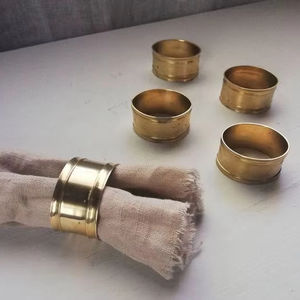 Porte-serviettes rond en laiton de qualité supérieure fait à la main, porte-serviettes en métal personnalisé par UCI Table Accessory - Product Image 1