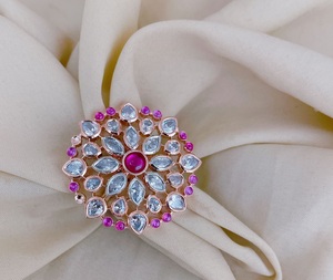 Diseñador de moda Acabado en rosa Anillo ajustable de la mejor calidad para la función y colección de ropa de boda de fiesta para mujeres y niñas - Product Image 2