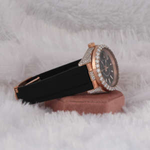 Montre de luxe unisexe avec cadran en diamant moissanite taillé, demi-sertie, bracelet en acier inoxydable romain, largeur du bracelet analogique, verre de haute qualité - Product Image 2