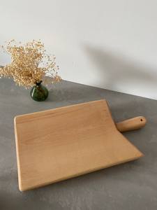 Planche à découper en bois, planche de service avec poignée, bois naturel massif, finition lisse, pour la cuisine, la découpe des aliments, le service, l'affichage, l'approvisionnement - Product Image 3