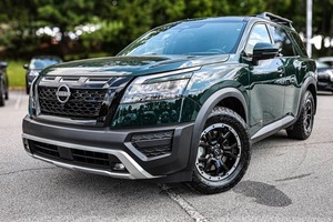 Nissan Pathfinder Rock Creek 2024, Ligero y Poco Usado - Product Image 3