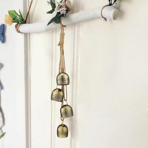 Ornement décoratif de Noël suspendu en métal argenté pour la décoration d'arbre de vacances festive et la décoration intérieure - Product Image 4