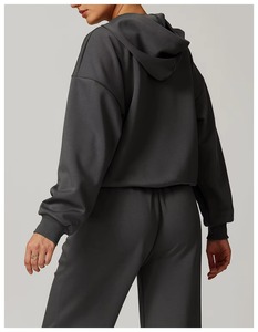 Sweat-shirt de sport décontracté léger pour femmes de haute qualité avec logo personnalisé, sweat-shirt de sport surdimensionné, sweat-shirt de luxe pour femmes - Product Image 4