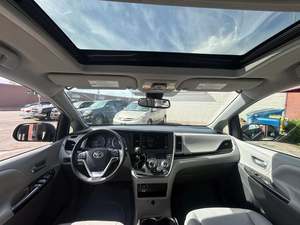 Usado 2018 Toyo-ta Sie NNA XLE 7 pasajeros FWD con asiento de acceso automático - Product Image 3