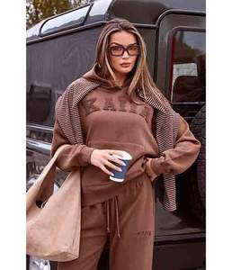 ชุดวอร์มโอเวอร์ไซส์ปักลายสำหรับฤดูหนาว พร้อมกางเกงขายาวทรงตรงและขอบเอวยางยืดสำหรับผู้หญิง - Product Image 1