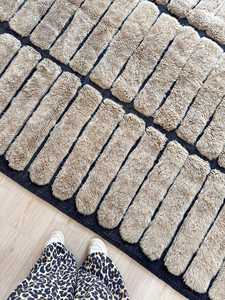 Tapis en laine marocain beige fait à la main avec un motif creux noir, tapis moelleux pour le salon, décoration de la maison, salle à manger - Product Image 4