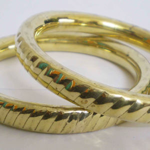 Brazalete de Cobre con Diseño Diagonal Acanalado, Hecho a Mano, de Alta Calidad y a la Moda para Mujer, Elegante Joyería Nupcial India Chapada en Oro, Estilo Étnico - Product Image 1
