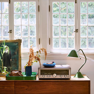 Une silhouette géométrique et un bord contrasté ludique merveilleux pour la décoration intérieure Accessoires de maison Plateau de service en laque - Product Image 2