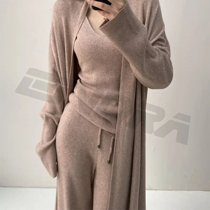 Ensemble de vêtements de détente en tricot confortable de luxe 3 pièces Dahlias et ensemble de salon doux et confortable pour femmes vente en gros de mode de haute qualité - Product Image 1