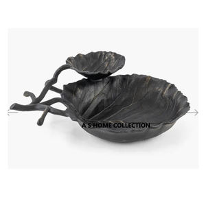 Conteneur d'immersion de table noir décoratif très demandé en forme de feuille métallique Bol à puce et trempette - Product Image 1