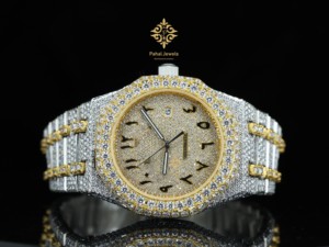 นาฬิกาข้อมือหน้าปัดดำประดับเพชรโมอิสซาไนต์ พร้อมแสดงวันที่ จากผู้ผลิตในอินเดีย ตัวเรือนแบบมีขอบและสายแบบคล้อง - Product Image 5