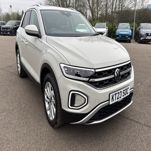 VOLKSWAGEN 2023 LHD/RHD 1,5 Usado estilo TSI HATCHBACK - Product Image 1