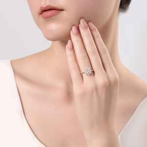 Bague de fiançailles et alliance en argent avec moissanite de 2,00 carats, taille ovale, sertie pavé, forme florale de luxe, par Black Pearl Jewels, pour femme - Product Image 6