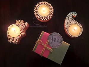 Ensemble de bougeoirs en bois de forme mixte faits à la main, décoration d'intérieur avec boîte, cadeau de mariage comprenant d'autres lanternes et bocaux à bougies - Product Image 5