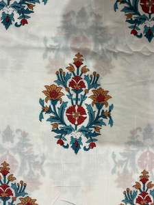 Tissu brut en coton indien en gros, écologique, biologique, imprimé à la main avec des motifs floraux, pour la décoration de la maison, les sacs, la couture, les vêtements pour femmes - Product Image 2