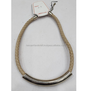 Collar Largo de Resina Hecho a Mano en India, Diseño Moderno y Fusionado, para Mujeres y Niñas, Ideal para Bodas y Fiestas - Product Image 6