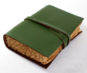 Journal vintage charmant avec un charme rustique antique, cordons en cuir décoratifs, couture sur le dos, catégorie de produits : carnets - Product Image 2