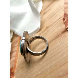 Anillo de Turquesa Royston y Plata de Ley Hecho en Navajo, Talla 8.5, Joyería Cultural Coleccionable - Product Image 4