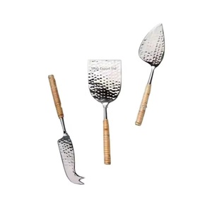 Outils à fromage faits à la main en acier inoxydable de conception unique avec épandeur de fromage et de beurre à poignée en os pour hôtel et restaurant - Product Image 4