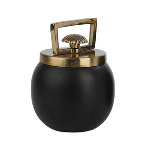 Pots élégants et délicats en verre, parfaits pour la décoration et l'organisation. - Product Image 3