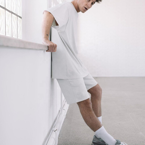 Vente en gros Ensemble deux pièces été délavé à l'acide T-shirt et short pour hommes Ensemble short lourd de grande taille à logo personnalisé de haute qualité - Product Image 4