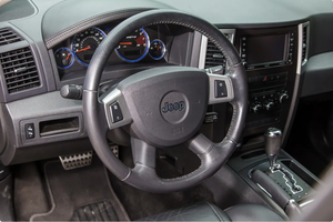 PRÊT À CONDUIRE - VÉHICULE D'OCCASION À VOLANT À GAUCHE |   Conduite à droite |   JEEP GRAND CHEROKEE SRT8 2010, 29 000 MILES - Product Image 4