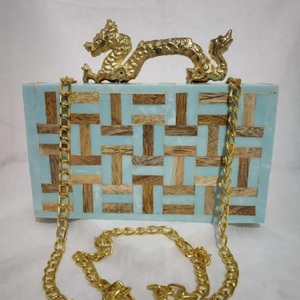 Main en bois et résine époxy pochette dragon luxe sac à main de soirée personnalisé avec conception artistique fête mariages et cadeaux de fête - Product Image 5