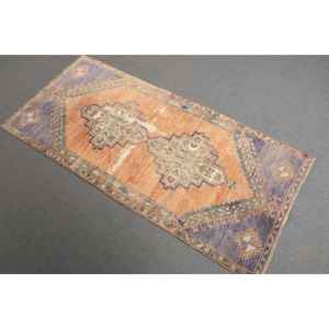 Alfombra Vintage de 2.3x5.2 pies, Alfombra Turca Pequeña, Alfombra de Lana con Diseño Floral en Naranja y Azul - Product Image 1