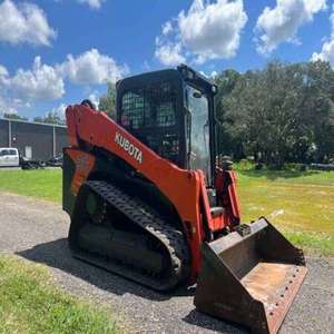 Used Kubotas SSV75 Diesel Mini Skid Steer Wheel Loader with 0.45m Bucket Capacity for Landscaping Farm Construction For Sale - Product Image 4