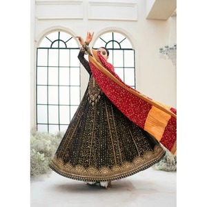 Robe brodée de haute qualité, différentes couleurs, vêtements ethniques musulmans traditionnels, vêtements de fête pour femmes, en vente - Product Image 1