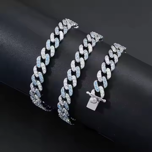 Collar de Cadena Cubana de Alto Brillo con Diamantes de Moissanita, Joyería Moderna para un Estilo Urbano y Elegante - Product Image 6