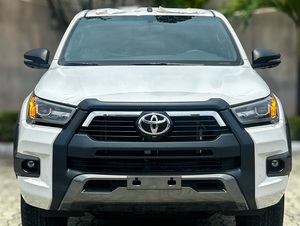 รถกระบะออฟโรดขนาดกลางรุ่นปี 2025 รุ่น Adventure 4.0L Edition มือสอง - Product Image 2