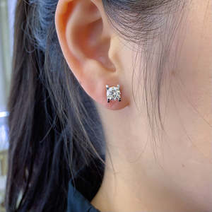 Boucles d'oreilles de luxe en or massif 14 carats avec diamants ronds brillants de couleur D-E-F de 2,00 carats, cultivés en laboratoire, qualité VVS, certifiées IGI - Product Image 3