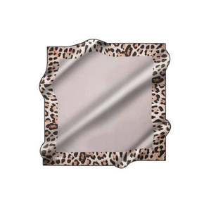 ผ้าพันคอทวิลล์ Pierre Cardin ขนาด 90x90 ซม. - ผ้าคลุมศีรษะและผ้าพันคอหลากสี - Product Image 1
