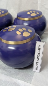 Urna de Cremación para Mascotas de Metal con Diseño de Huella |   Fabricante de Urnas para Mascotas al por Mayor y OEM - Product Image 4